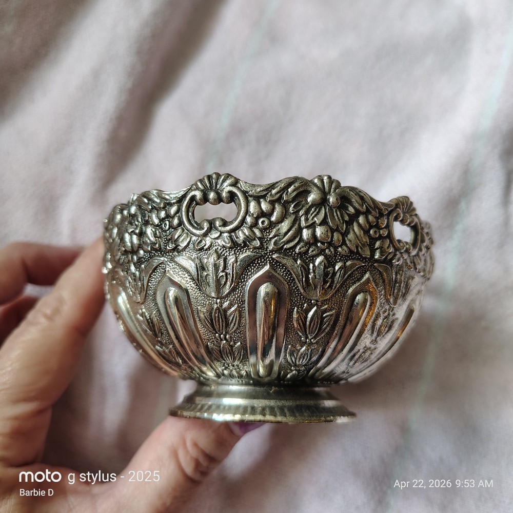 Raimond Silverplate Victorian Flora Pattern Bowl.      B