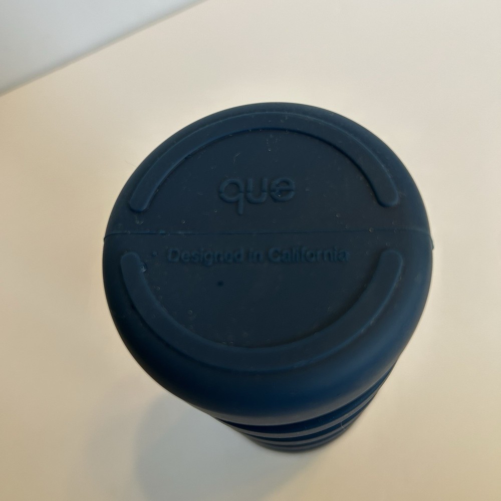 Que Collapsible Que 20oz Silicon Blue Bottle- Used