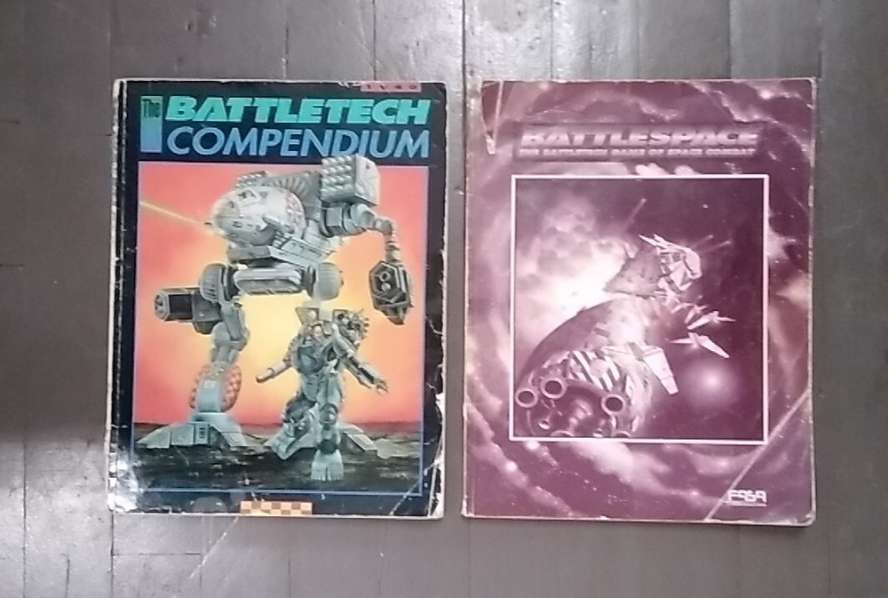 Lot: 2 Battletech Sourcebooks, Compendium & Battlespace. FASA 1990-1993, Acc.