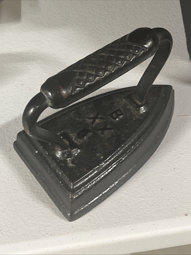 Antique Cast Iron Sad Iron No 6