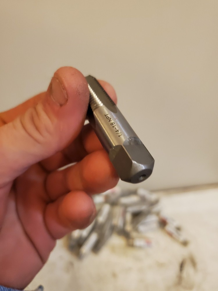 DWTPT 1/4 1/4-18 NPT Carbon Pipe Tap