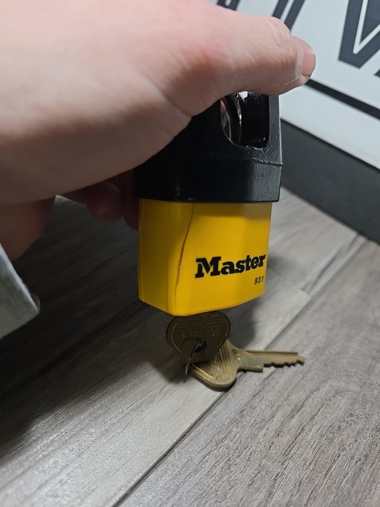 MASTER LOCK Shrouded Padlock 931DPF Contractor Grade 5/16" Shackle 2 keys/lock