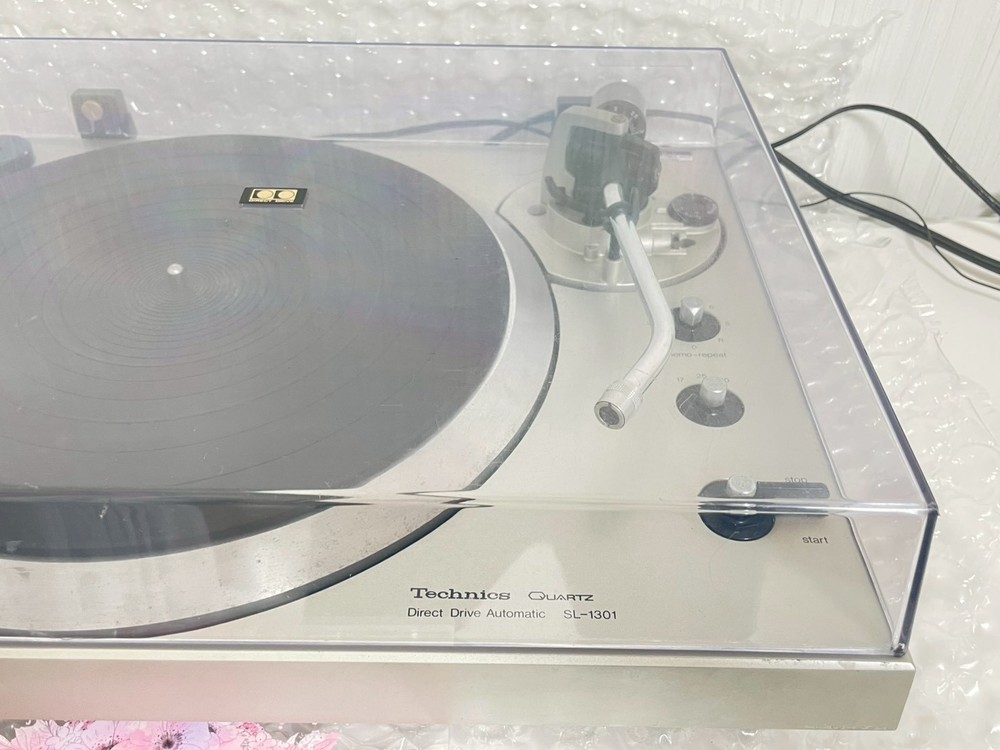 Technics SL-1301 Quartz Direct Drive Automatic Turntable Record Player Used