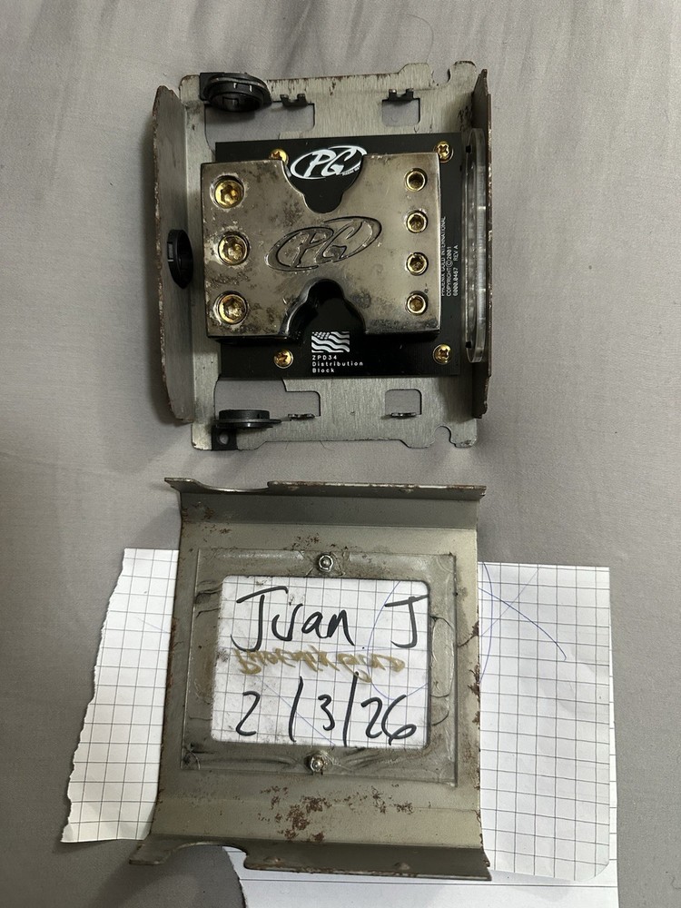 Phoeix Gold Old School Distribution Block