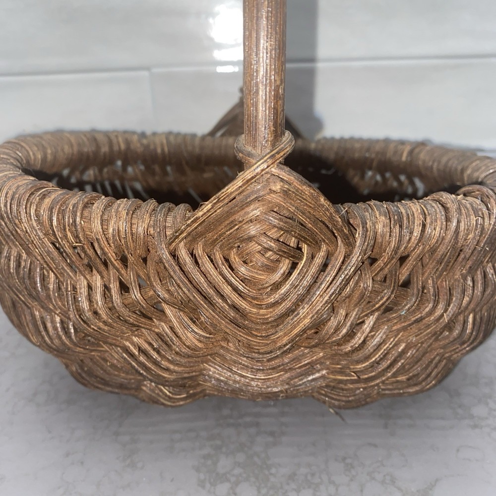 Buttocks basket handcrafted egg gathering herb harvest primitive