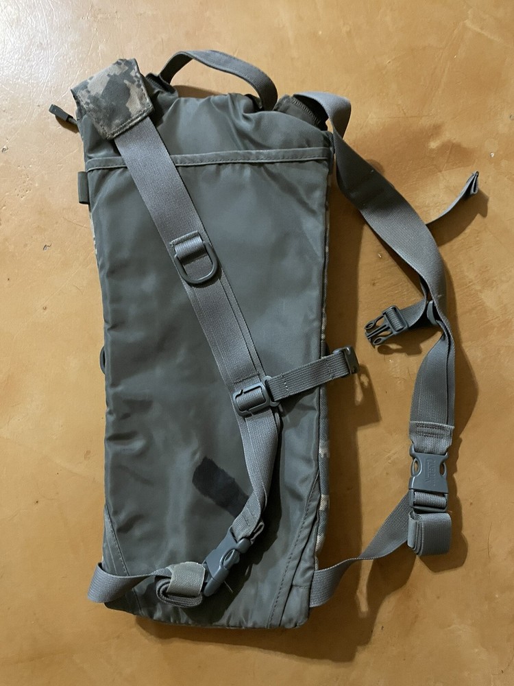 UCP MOLLE Hydration System Carrier camelback