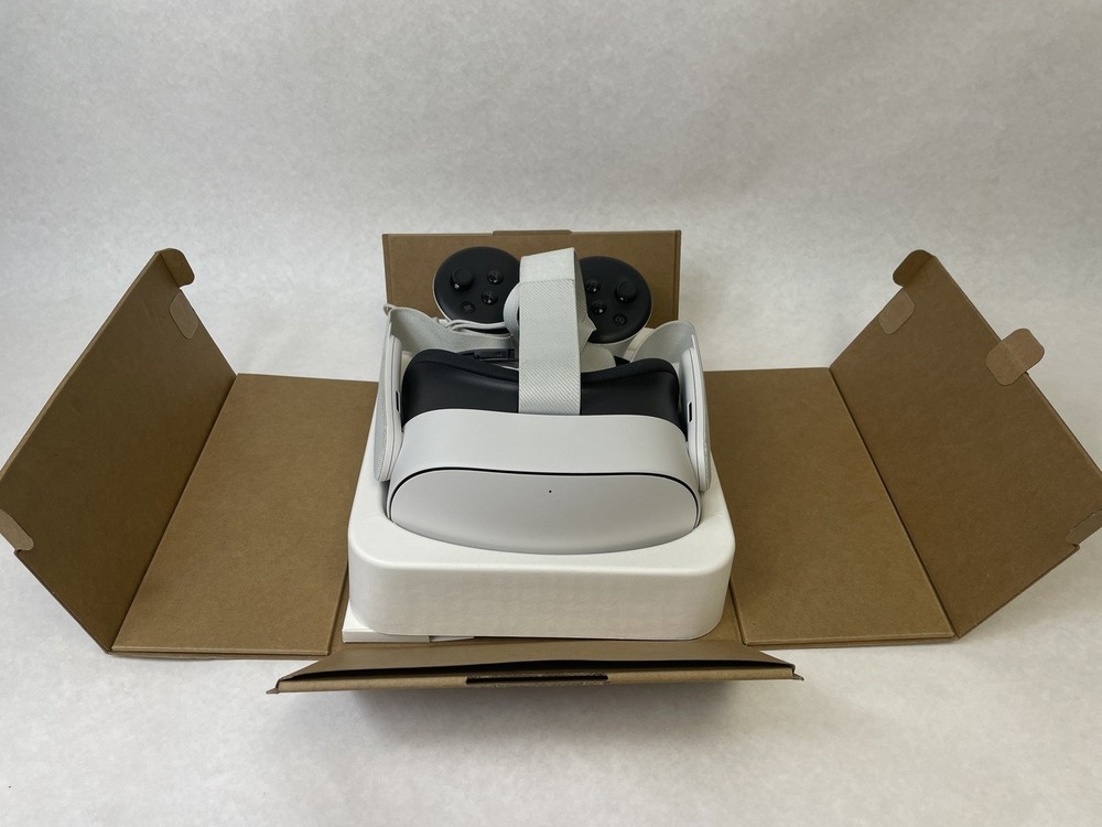 Meta Quest 3S VR Headset 256GB W/Hand Controllers