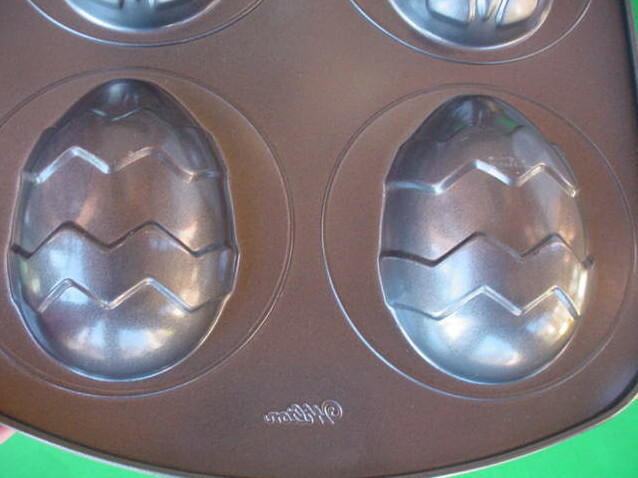 WILTON EASTER BUNNY Rabbit EGG Cake Pan Mold
