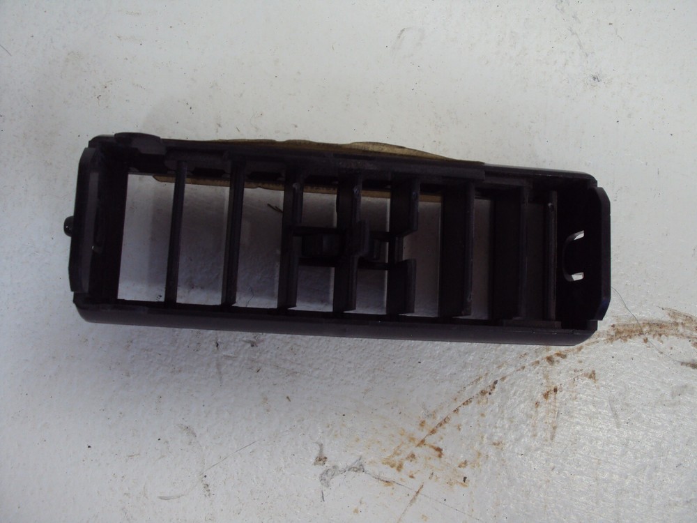 FREIGHTLINER 2233741000 AIR VENT