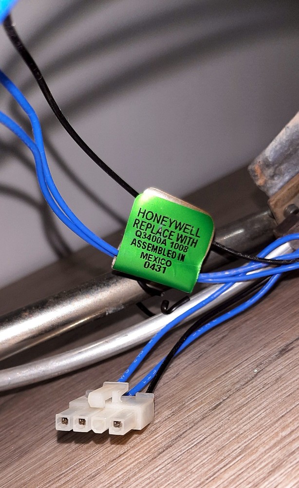 Pilot Igniter & Burner Assembly Q3400A1008 BradfordWhite MITW50L6BN12 Used Good