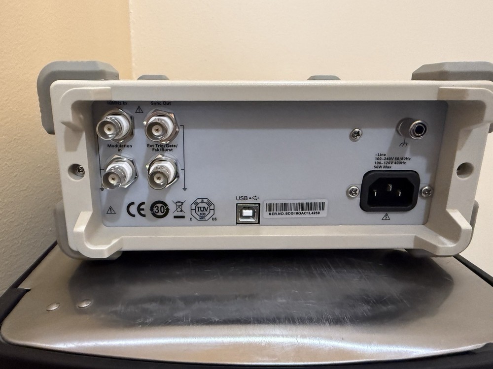 SIGLENT (SDG1025) 25MHz Function/Arbitrary Waveform Generator -125 MSA/S