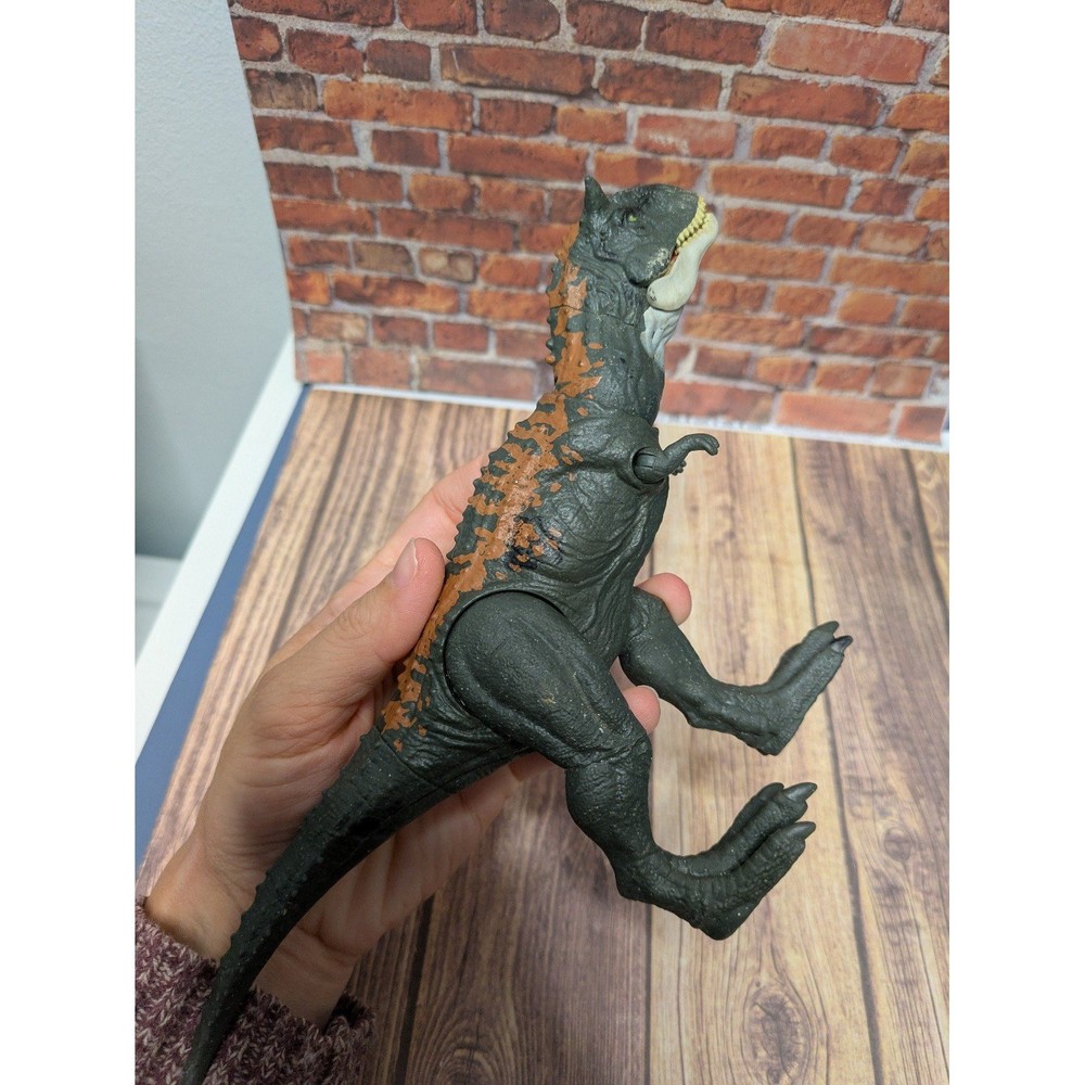Jurassic World Carnotaurus Owen Escape Pack