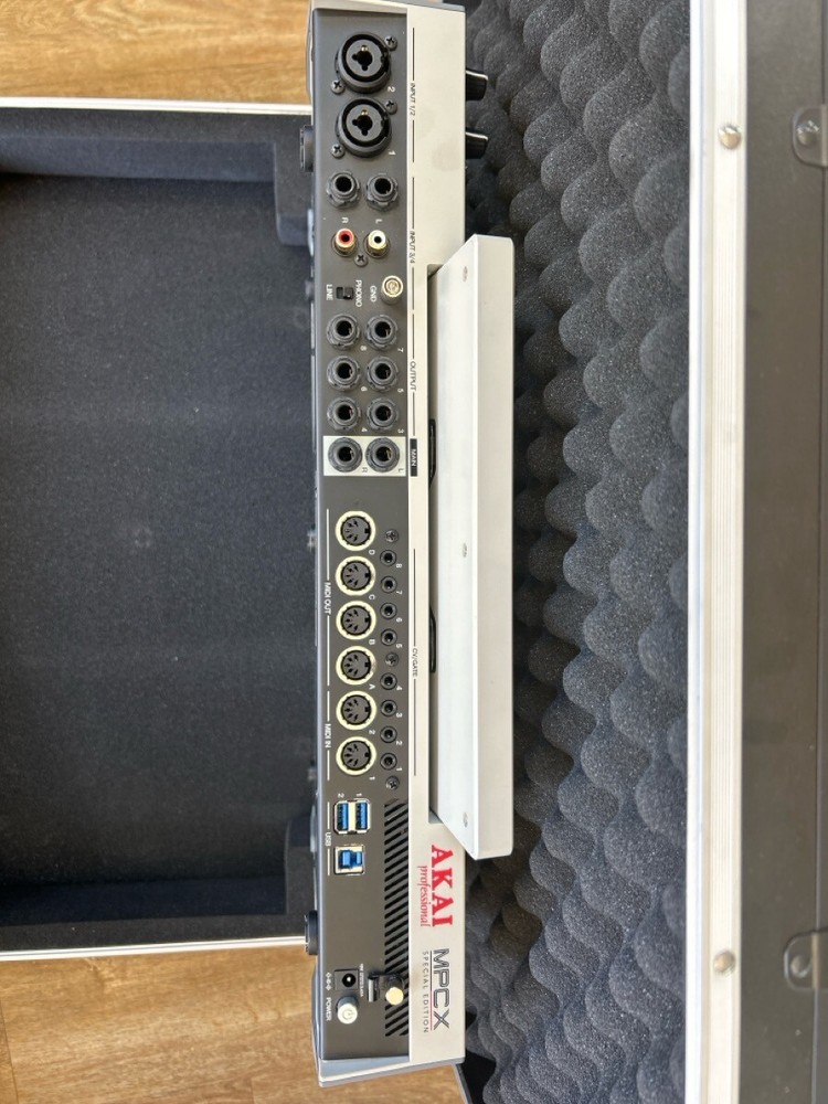 AKAI MPCX (SBL012313)