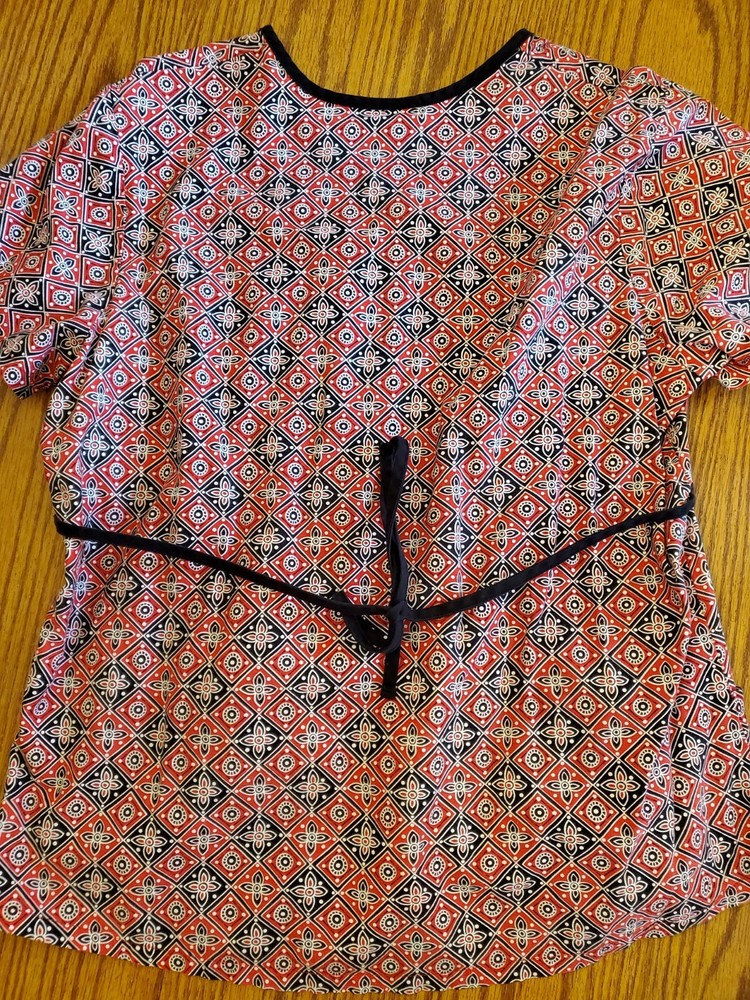 Sb Scrub Top Medium!! EUC!! Multicolored Designs