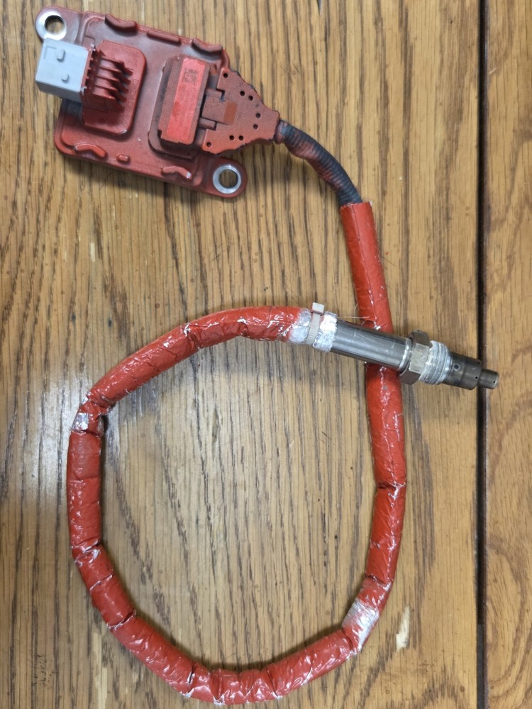 New Take Off Genuine Cummins 3687930 NOx Sensor, Nitrogen Oxide Sensor
