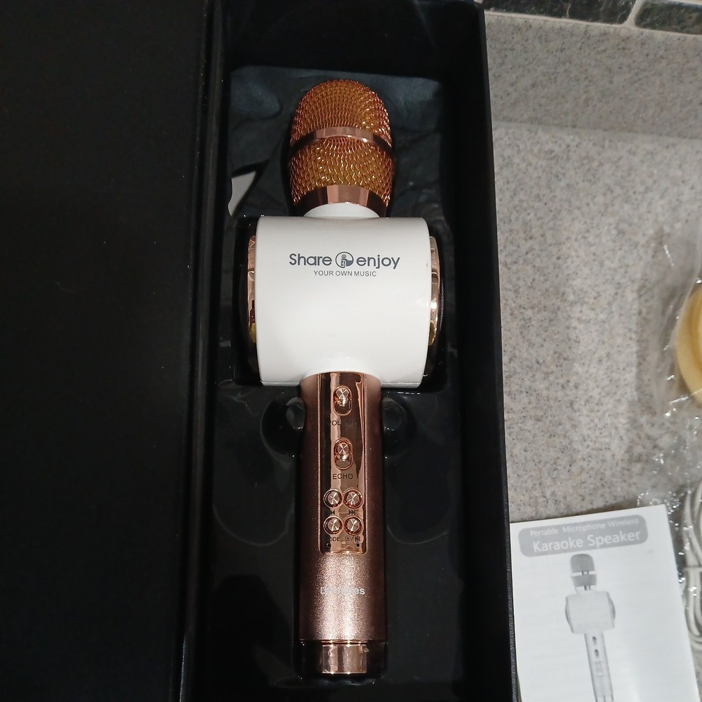 Wireless Microphone Bluetooth Karaoke Apple Samsung Q911 Speaker Singing CIB!