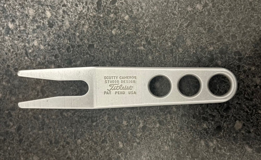 Scotty Cameron Pivot (Divot) Tool Red Dot Divot Tool Tin Silver Pat Pend Used 2