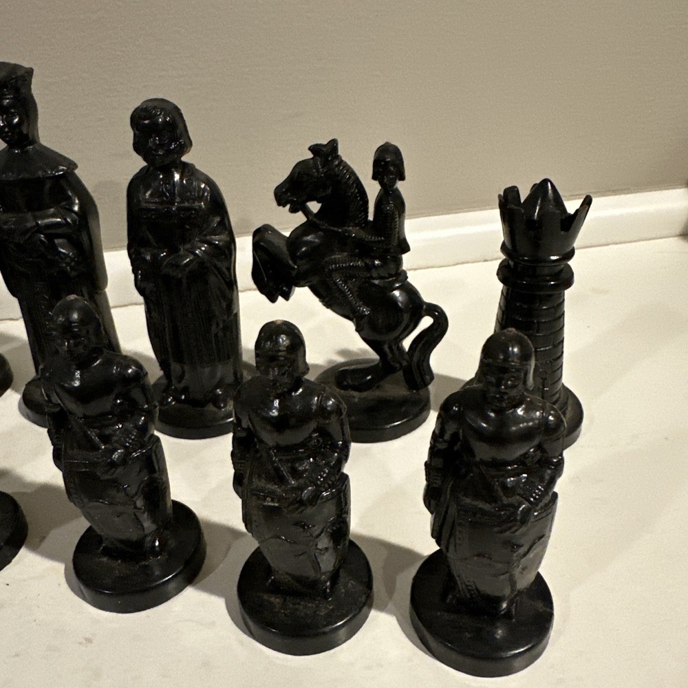 Vintage Roxy Chess Set