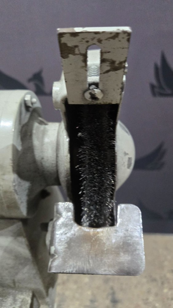 UNKNOWN BRAND PEDESTAL GRINDER