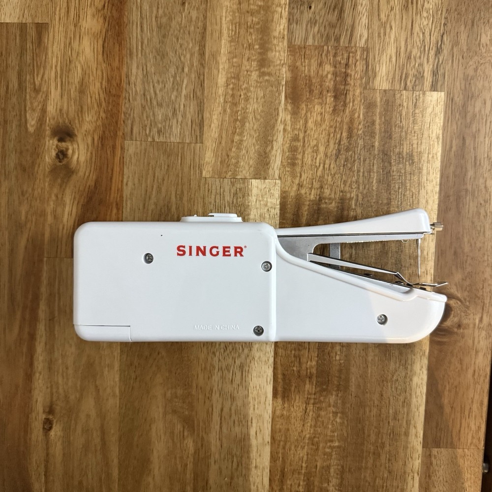 Singer Stitch Sew Quick Portable Compact Hand Held Sewing Machine
