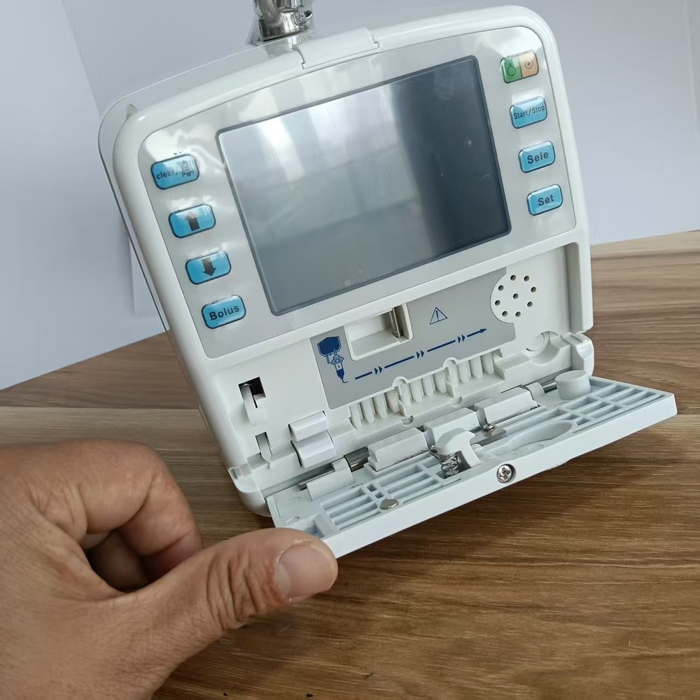 With heating and real-time alarm function, touchscreen infusion pump