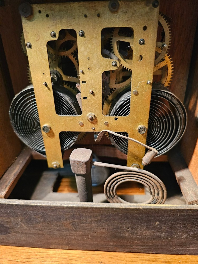 VINTAGE INGRAHAM WOOD MANTEL CLOCK ( SEE DESCRIPTION)