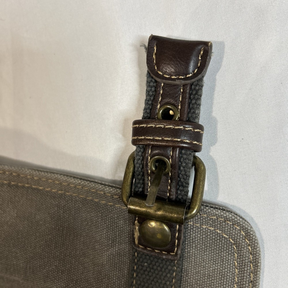 Cargoit Gray Canvas Backpack Magnetic Closures Pockets Straps and A Deep Inside