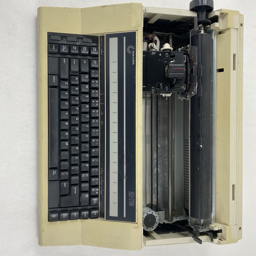 Nakajima AE-710 Electronic Typewriter Power Tested No AC Adapter Missing Lid