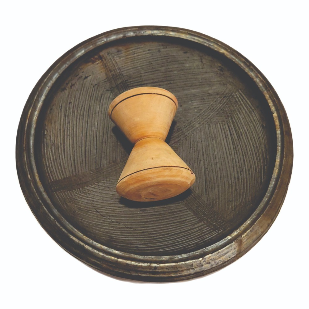 Asanka (Earthenware) with Wooden Grinder (Large)
