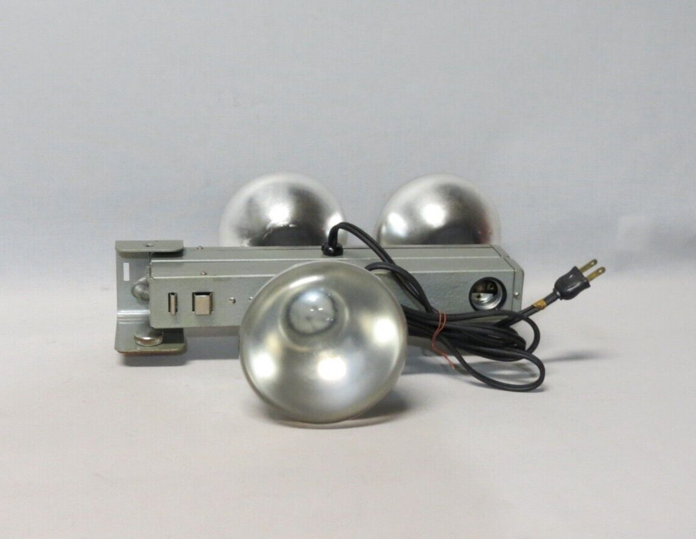 Vintage Smith Victor Four Bulb Light Bar With Case