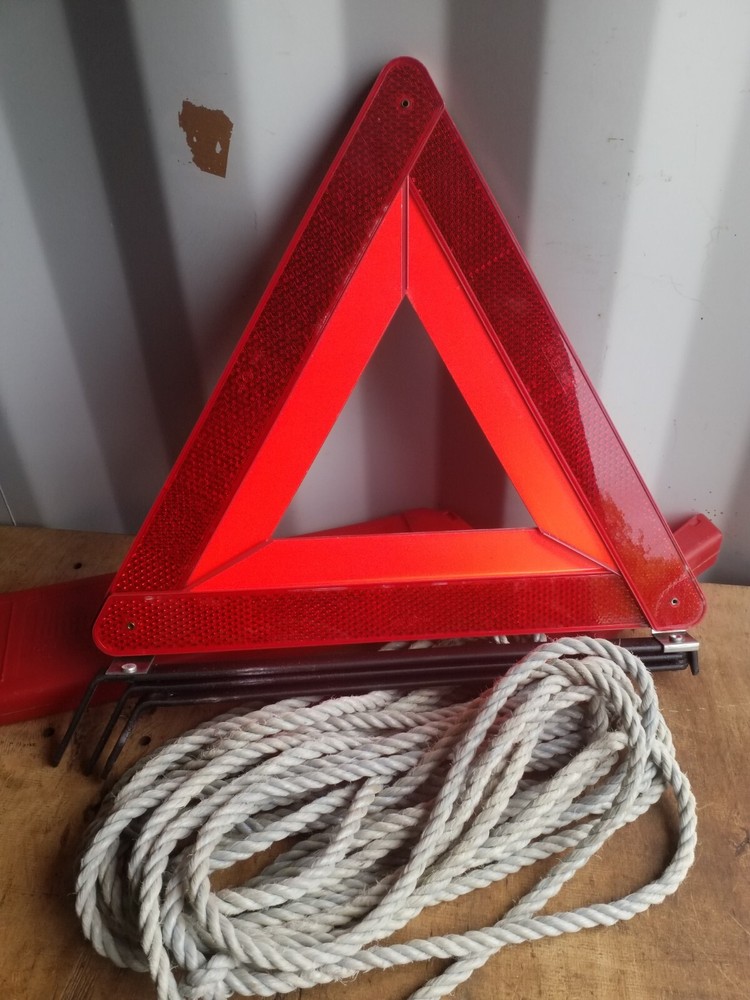 Car Warning Triangle Emergency Breakdown Reflective Foldable Sign Tow Rope