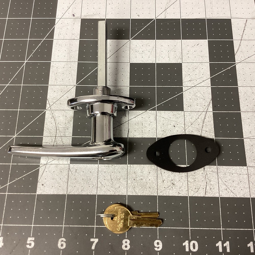 XPRT Chrome Locking Door Handle L61085 (LPW77X)