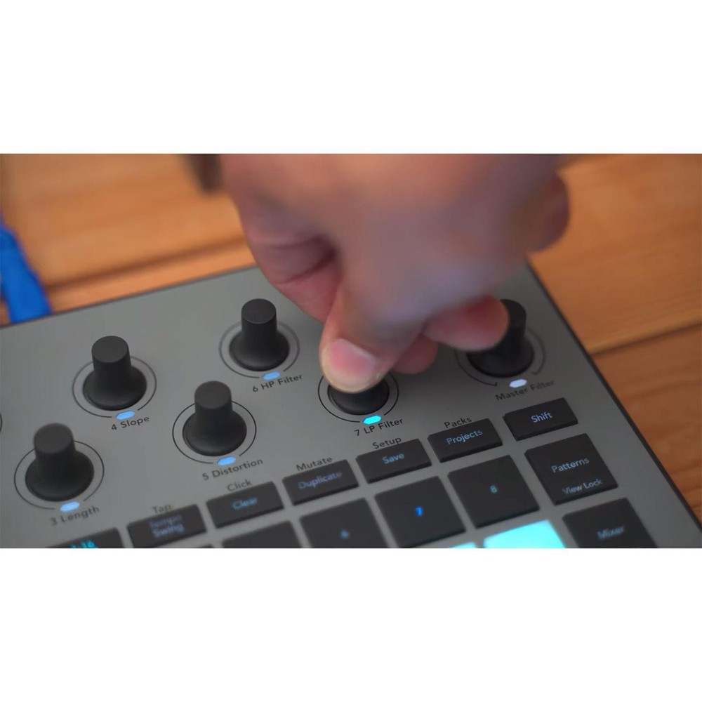 Novation Circuit Rhythm Beatmaking Sampler Groovebox Drum Machine Sequencer
