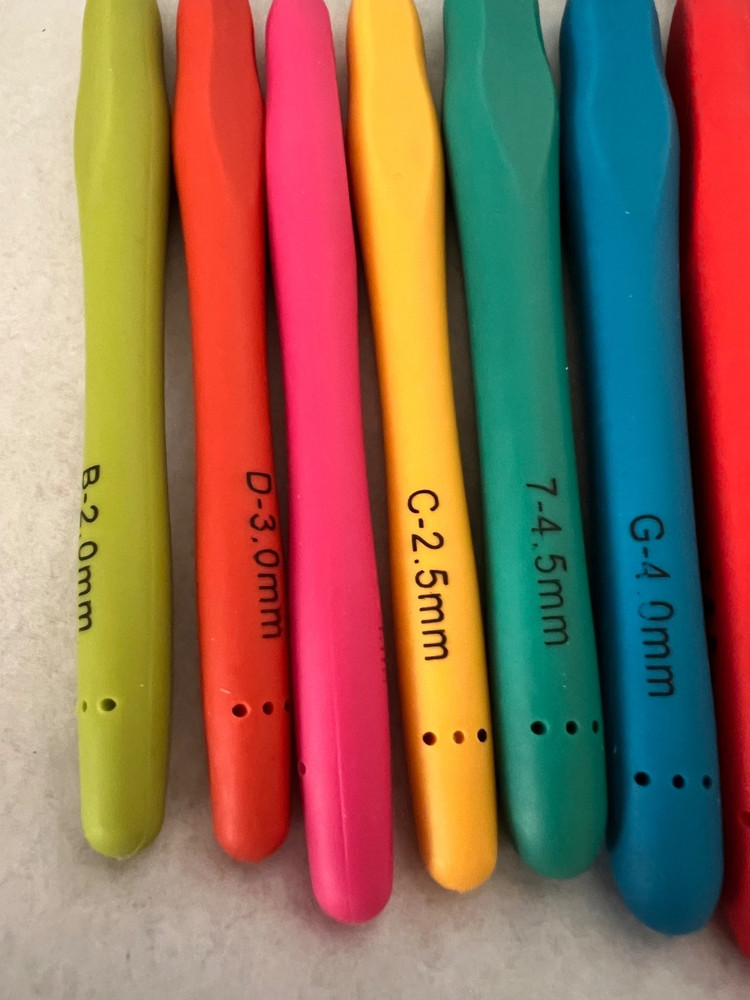 A-3 14 Piece Yarniss Crochet Hooks Set - MultiColor