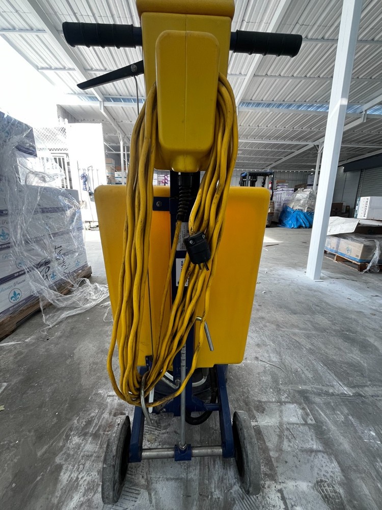 Cimex CR48CM commercial carpet scrubber