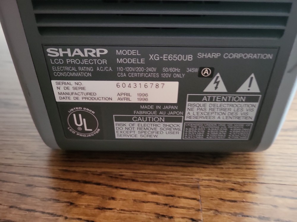 Sharp Vision XG-E650UB LCD Projector w/ Protective Case Manual & Power Cord