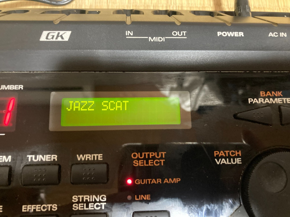 Roland GR-33 Guitar Synthesizer Multi-Effects Processor W/ Power Supply