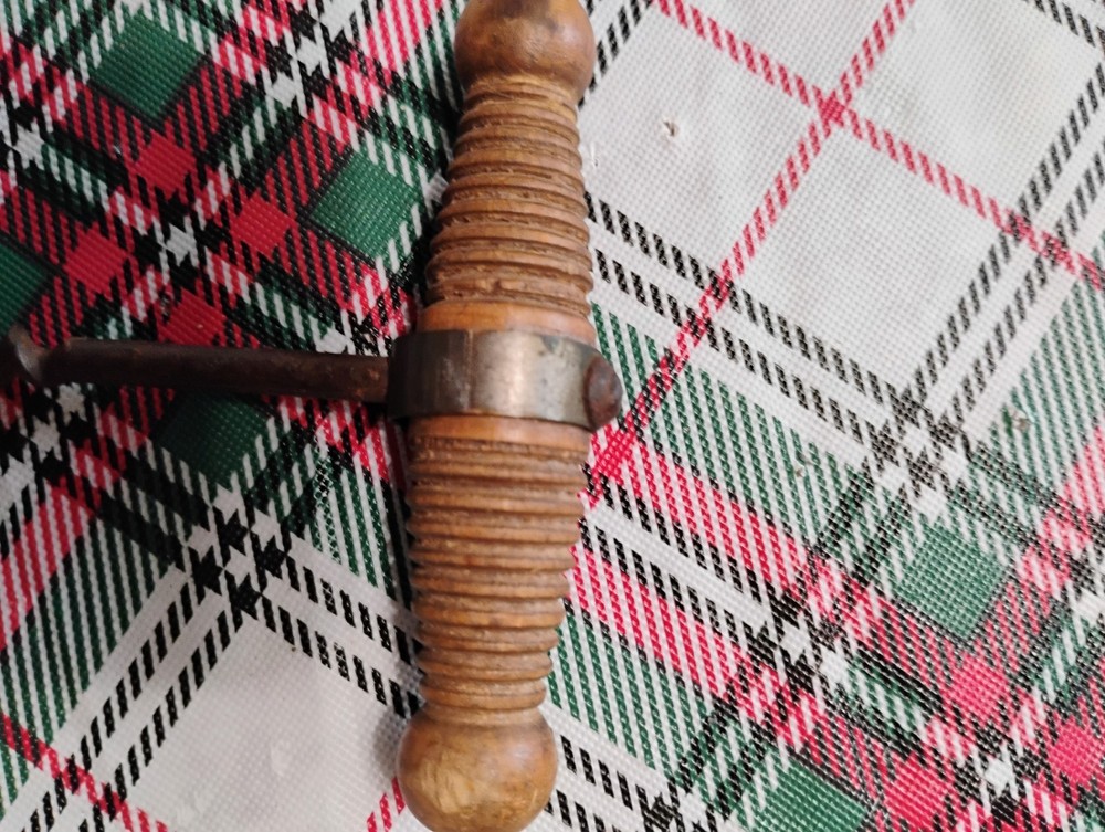 ANTIQUE CORKSCREW T SHAPED WOOD TURNED HANDLE
