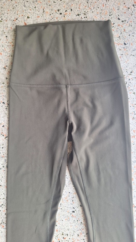 Lululemon Align Super High-Rise Pant 28" in Size 2