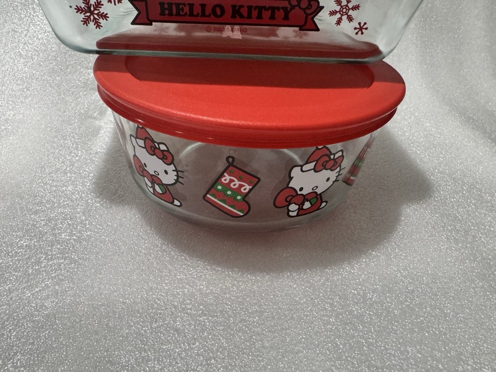 HTF Pyrex Hello Kitty Christmas Holiday 2 pc Glass Storage Containers NOS Lids