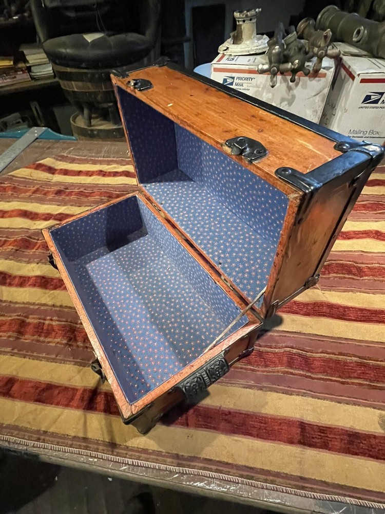 Steamer Trunk Salesman Sample/Doll Trunk