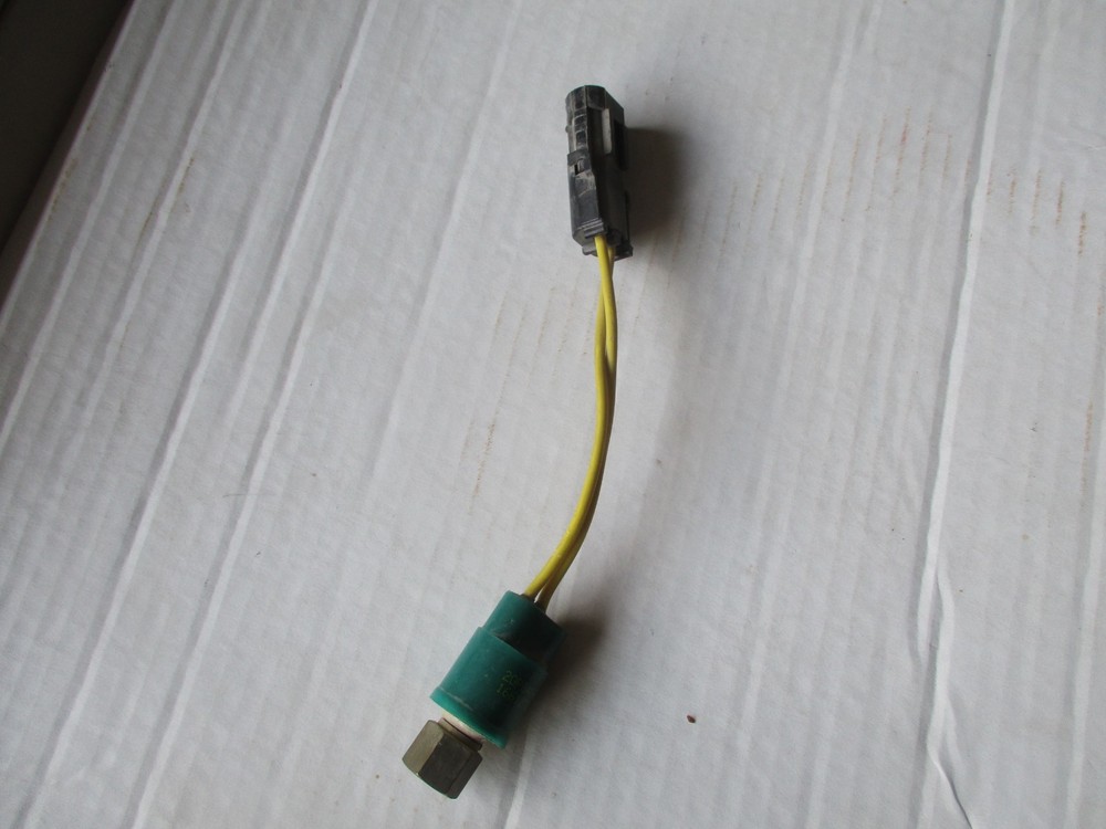 New International IHC Sensor 1661273C1 Switch Pressure Switch ? Unknown App's