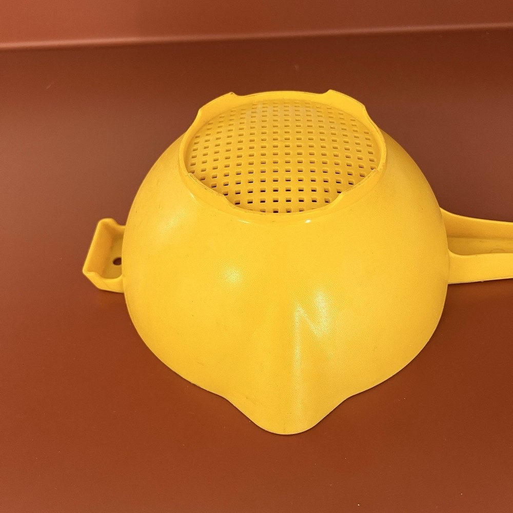 Vintage Tupperware Colander Strainer w/ Handle Yellow Quart Double Pour