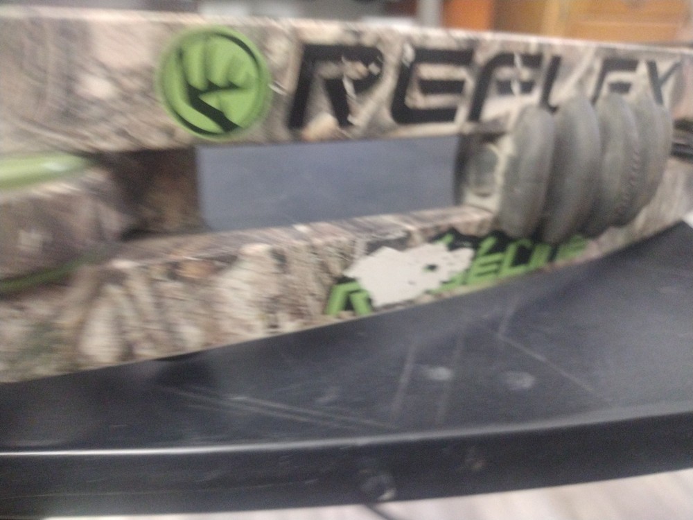 REFLEX RIDGELINE Compound Bow With Arrow Holder And Stabilizer