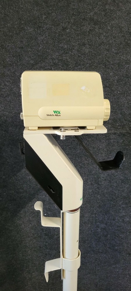 WELCH ALLYN LIGHT SOURCE WITH STAND