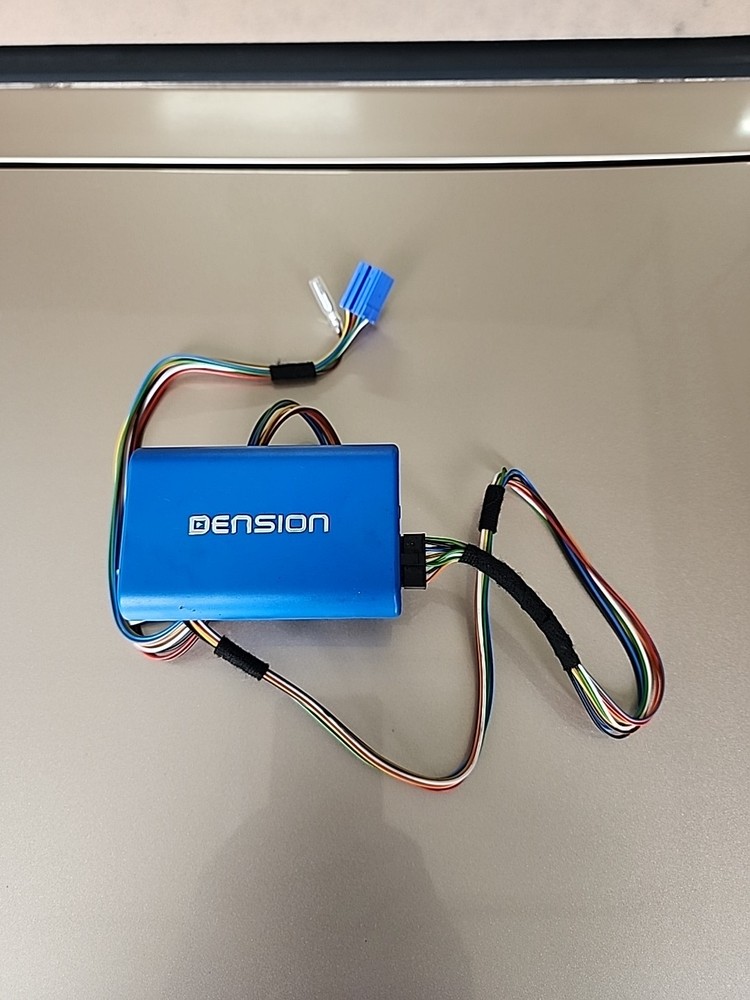 DENSION GATEWAY Lite BT Maserati 4200 Spyder USB Bluetooth Iphone