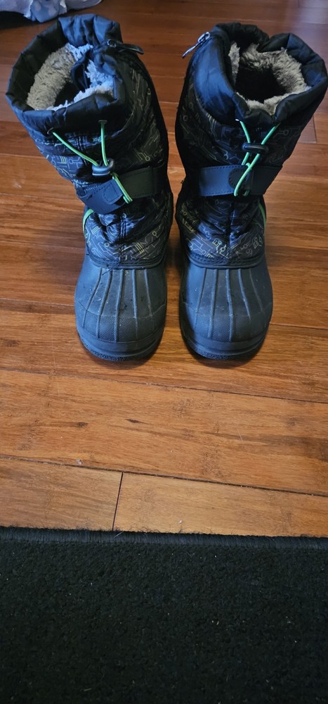 Boys Size 5 Snow Boots Euc