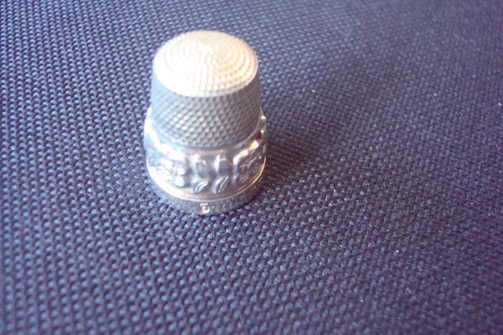 Sterling Silver Engraved Thimble, hallmarked, flowers