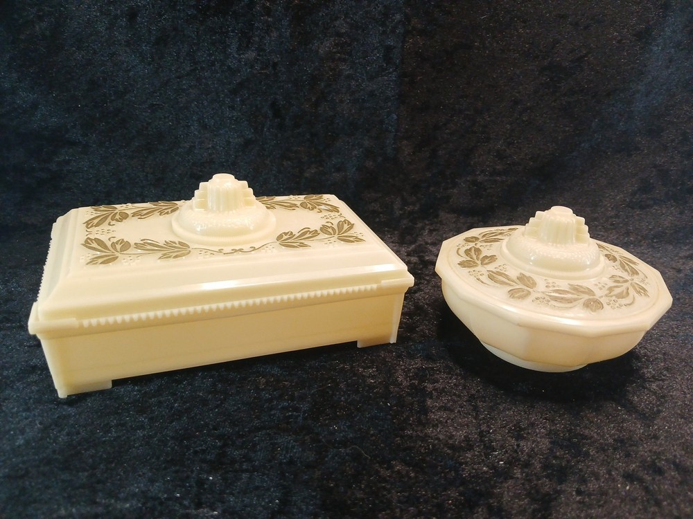 Plastic Vanity Set Gold Leaf Accents Vintage