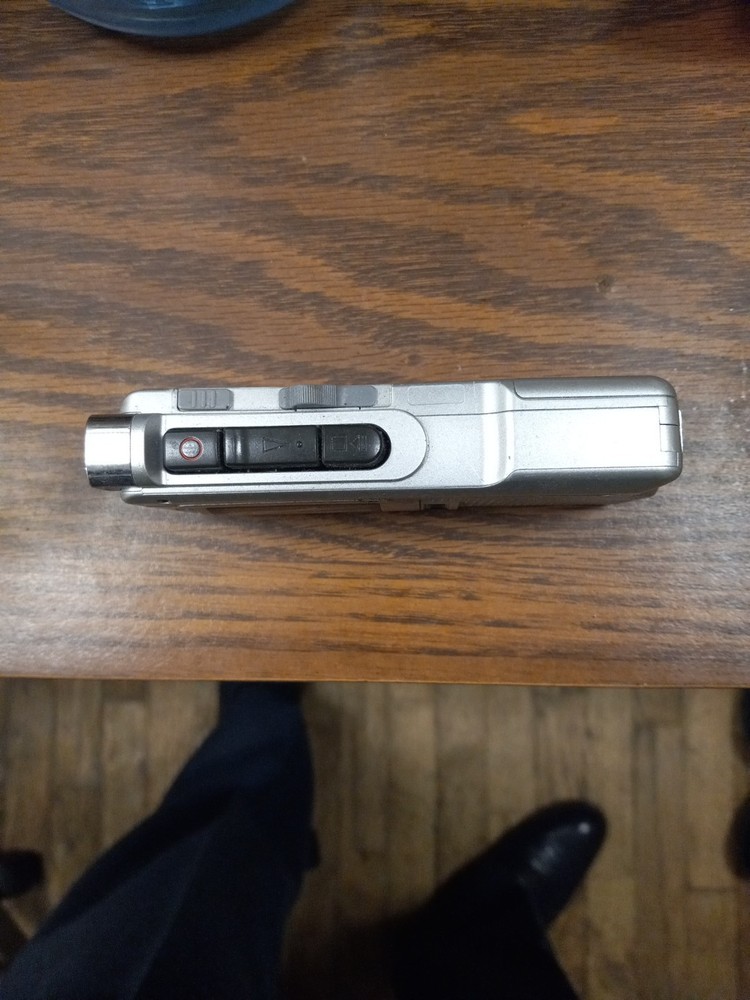 Sony Microcassette-Corder M-560V VOR Silver Handheld Voice Plus Recorder